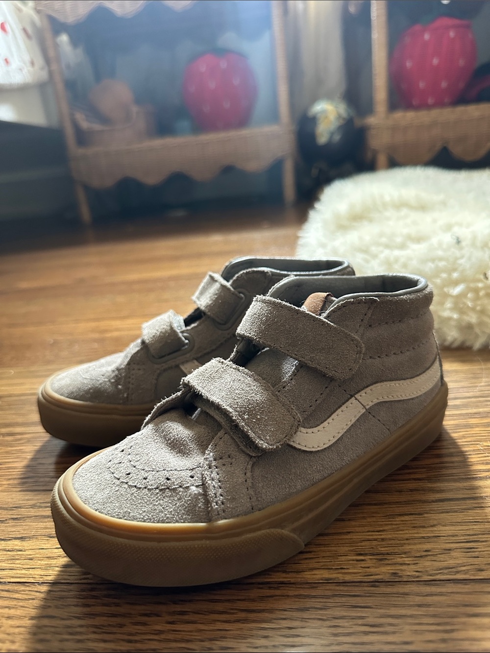 Vans Suede SK-8 Kids Mid-Top Sneakers w/ gum sole - size 13
